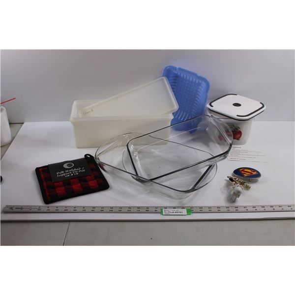 Tupperware Storage Container w/Lid, Pot Holder, (10 pc) Apple Design Storage Set, Superman Belt Buck