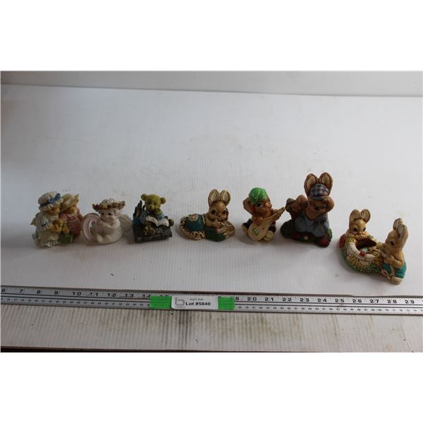 (7) Assorted Decorations