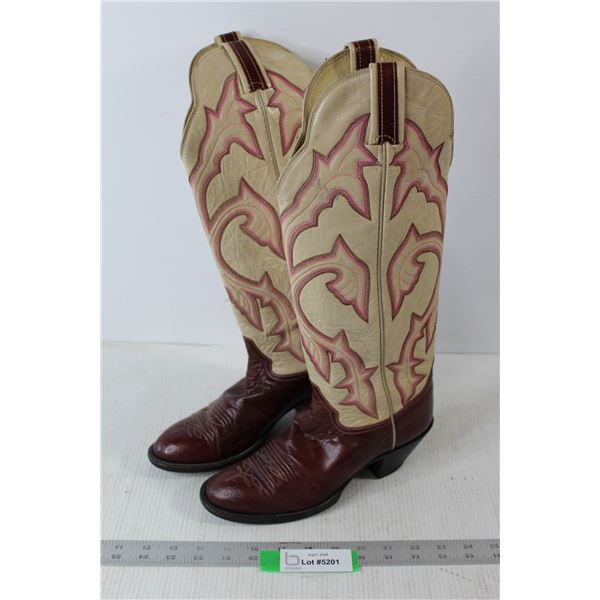 Women's Cowboy Boots - Size 5