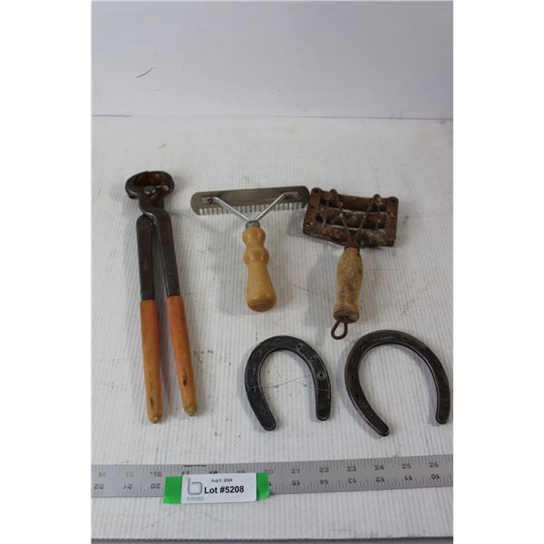 (2) Curry Combs, (2) Horseshoes, Horseshoe Nail Puller