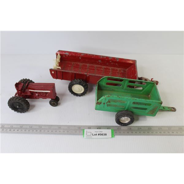 ERTL Fertilizer Spreader - ERTL Tractor - Green Metal Trailer