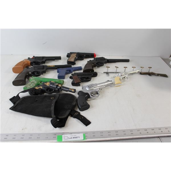 (10) Toy Guns, Gun Clothes/Hat Hanger