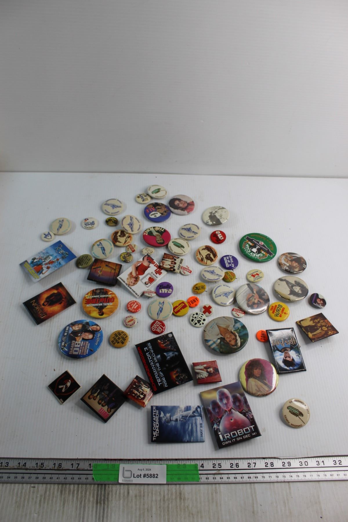 (15+) Assorted Pins - Bodnarus Auctioneering