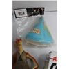 Image 5 : Star Wars Jar Jar Binks Figures and Mask, Cups and Misc.