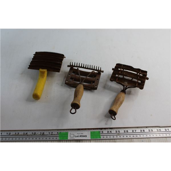 (3) Curry Combs - Rusty