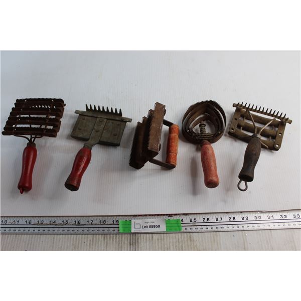 (5) Curry Combs - Rusty