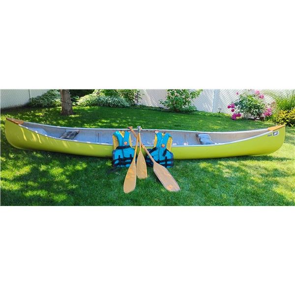 Beautiful 16 Foot Mid Century Canoe w/ 2 Life Preservers & 3 Wooden Oars