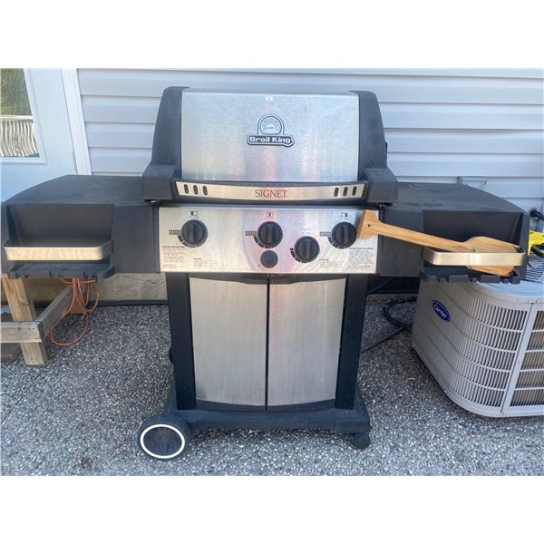 BroilKing Signet Natural Gas BBQ w/ Rotisserie Stand & Cover