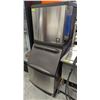 Image 2 : MANITOWOC AIR COOLED ICE MAKER W/ ICE BIN