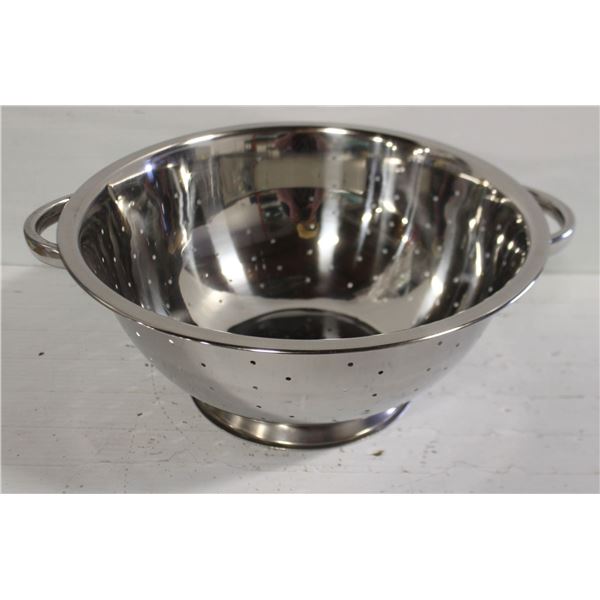 NEW 8QT STAINLESS STEEL COLANDER