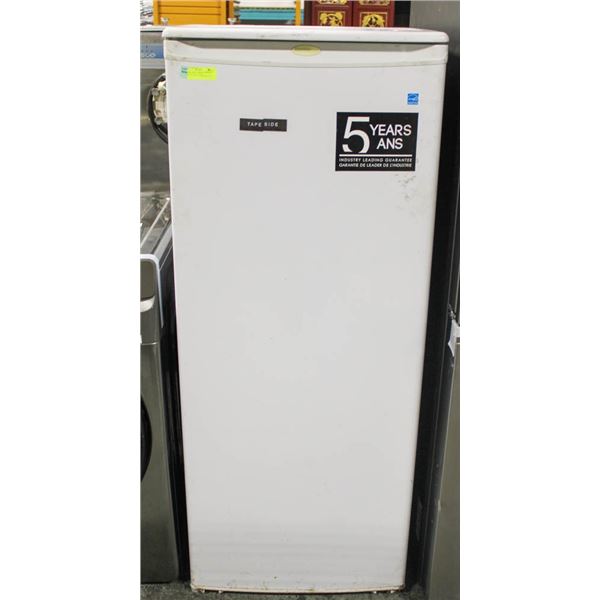 DANBY WHITE UPRIGHT FREEZER MOD# DUFM101A2WDD