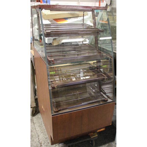 QBD CURVED GLASS DISPLAY CASE