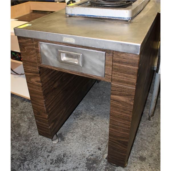 ST. STEEL TOP/ WOOD GRAIN ROLLING WORK TABLE W/