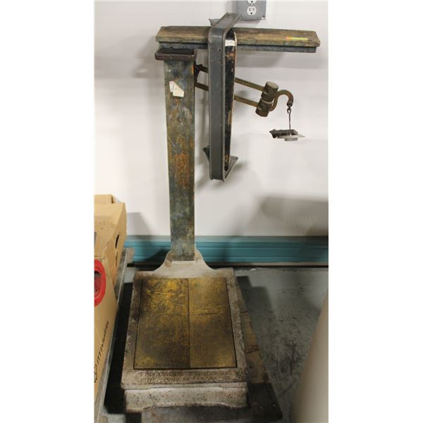 VINTAGE COUNTERBALANCE SCALE