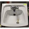 Image 1 : PORCELAIN BATHROOM SINK