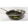 Image 1 : 3 LRG STAINLESS MIXING BOWLS & FRYING PAN