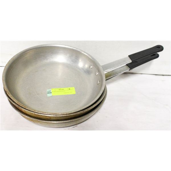 LOT OF 3 FRYING PANS