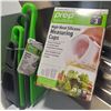 Image 2 : NEW 3PC HIGH HEAT SILICONE MEASURING CUPS BAKING