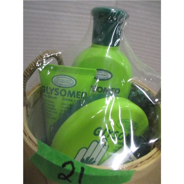 STORE CLOSE-OUT (AS IS):  BASKET C/W BEAUTY SUPPLIES