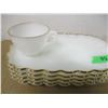 Image 2 : COLLECTABLE:  4 MILK GLASS LUNCH PLATES & CUPS