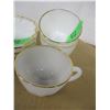 Image 3 : COLLECTABLE:  4 MILK GLASS LUNCH PLATES & CUPS