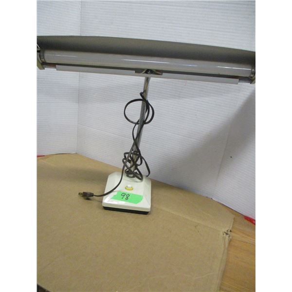 STORE CLOSE-OUT (AS IS):  DESK LAMP