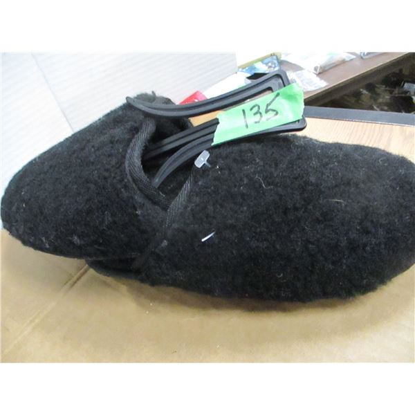 STORE CLOSE-OUT (AS IS):  SLIPPERS (SIZE 6)