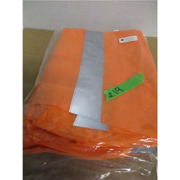 FREIGHT DAMAGE (AS IS):  SAFETY VEST (SIZE MEDIUM)