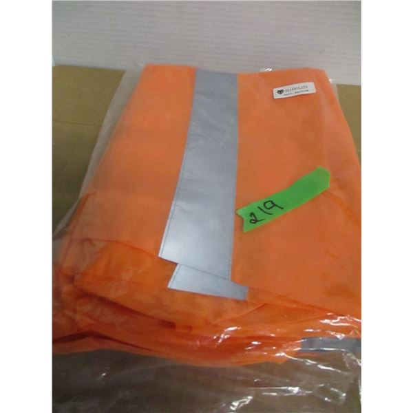 FREIGHT DAMAGE (AS IS):  SAFETY VEST (SIZE MEDIUM)