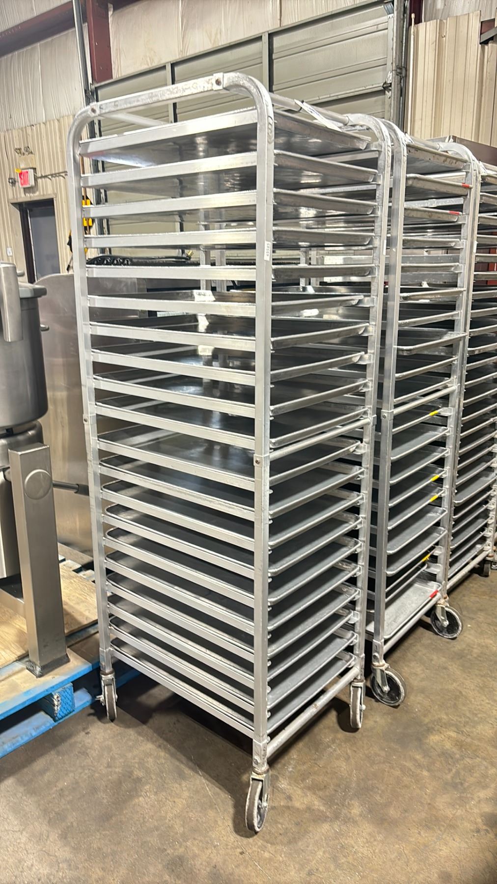 20 TRAY ALUMINUM MOBILE COMMERCIAL BAKERS RACK WITH 20 BAKING SHEETS