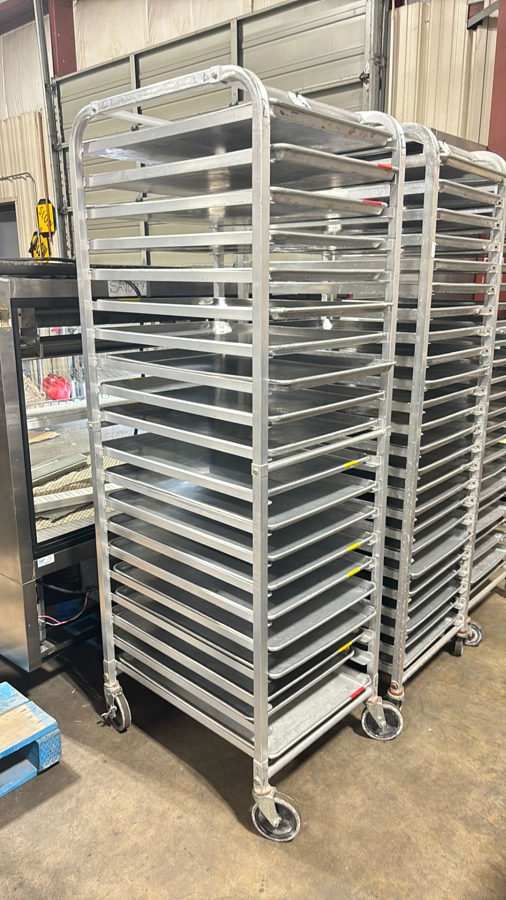 20 TRAY ALUMINUM MOBILE COMMERCIAL BAKERS RACK WITH 20 BAKING SHEETS