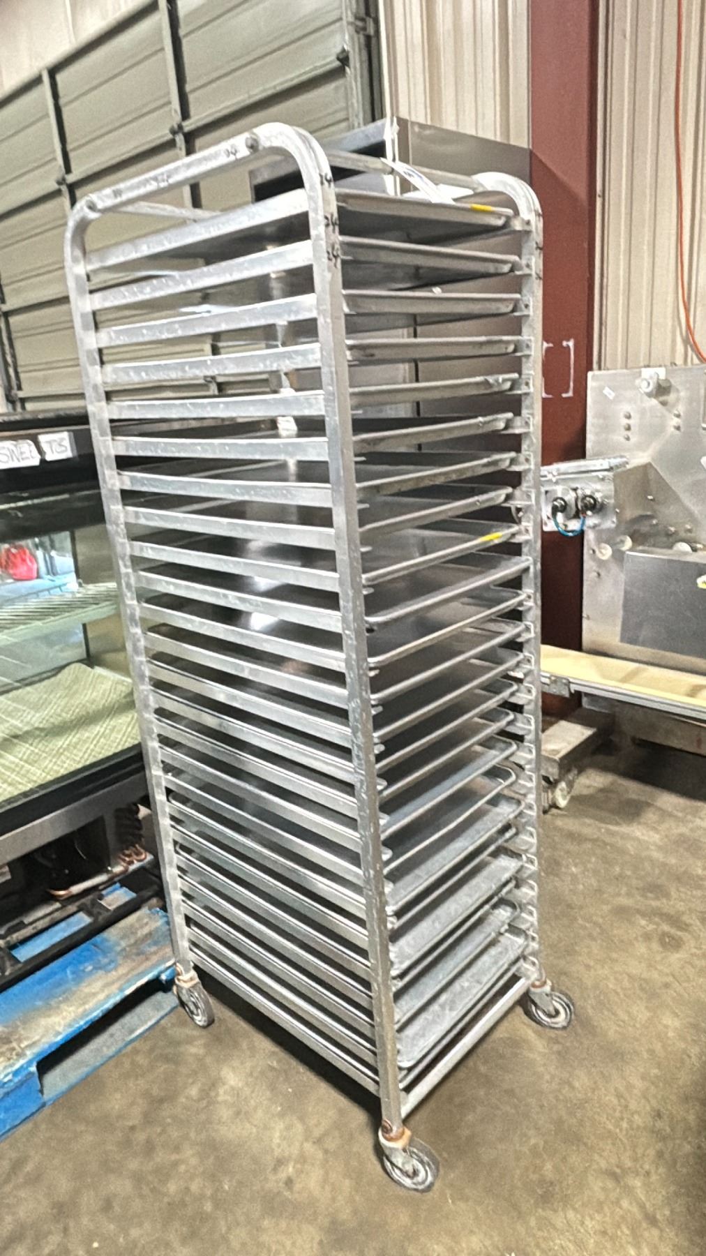 20 TRAY ALUMINUM MOBILE COMMERCIAL BAKERS RACK WITH 20 BAKING SHEETS
