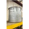 Image 2 : 3 ASSORTED SIZED LARGE COMMERCIAL ALUMINUM STOCK POTS