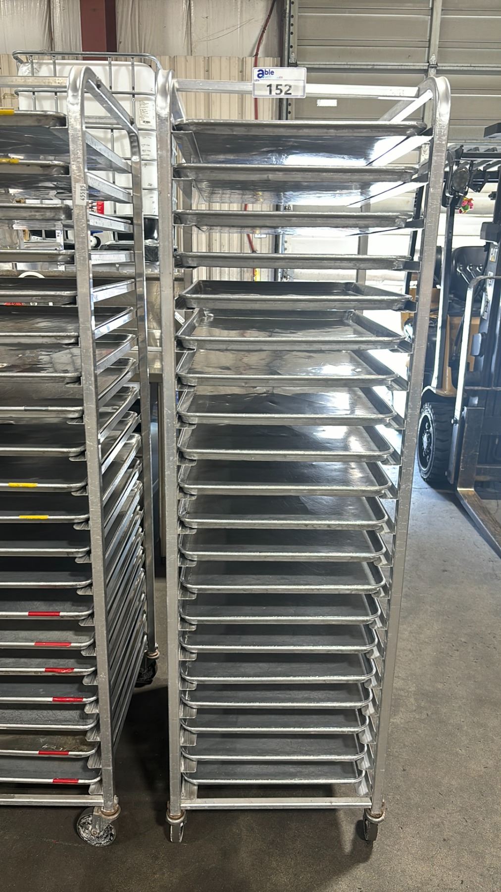 20 TRAY ALUMINUM MOBILE COMMERCIAL BAKERS RACK WITH 20 BAKING SHEETS