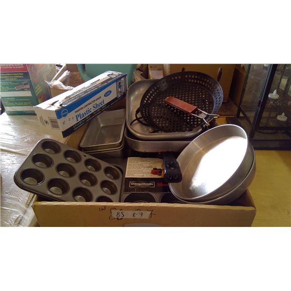 Different Baking pan and kitchen stuff