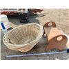 Image 1 : 2 Wicker baskets & step stool