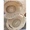 Image 2 : 2 Wicker baskets & step stool