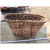 Image 3 : wicker basket, w/ pinecones