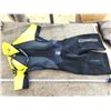 Image 1 : Woman's sz 5-6 wet suit