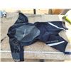 Image 2 : Men's sz M wet suit