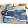 Image 1 : Woman's sz 9-10 wet suit