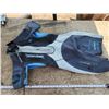 Image 2 : Woman's sz 9-10 wet suit
