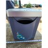 Image 1 : Staples paper shredder