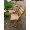 Image 4 : 4 folding oak chairs