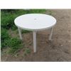 Image 1 : plastic patio table