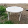 Image 3 : plastic patio table