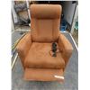 Image 2 : beautiful recliner electric contols