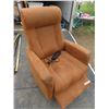 Image 3 : beautiful recliner electric contols