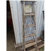 Image 2 : 5ft wooden painter ladder
