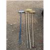 Image 1 : brushes brooms